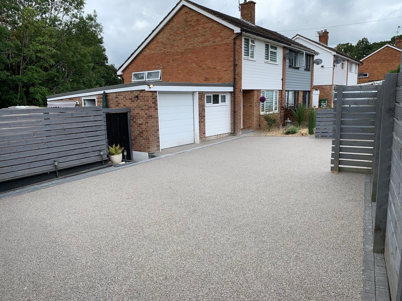 Resin-bound driveway laid by FRGW